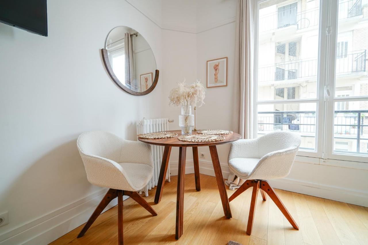 Next To Palais Des Congres - Apartment