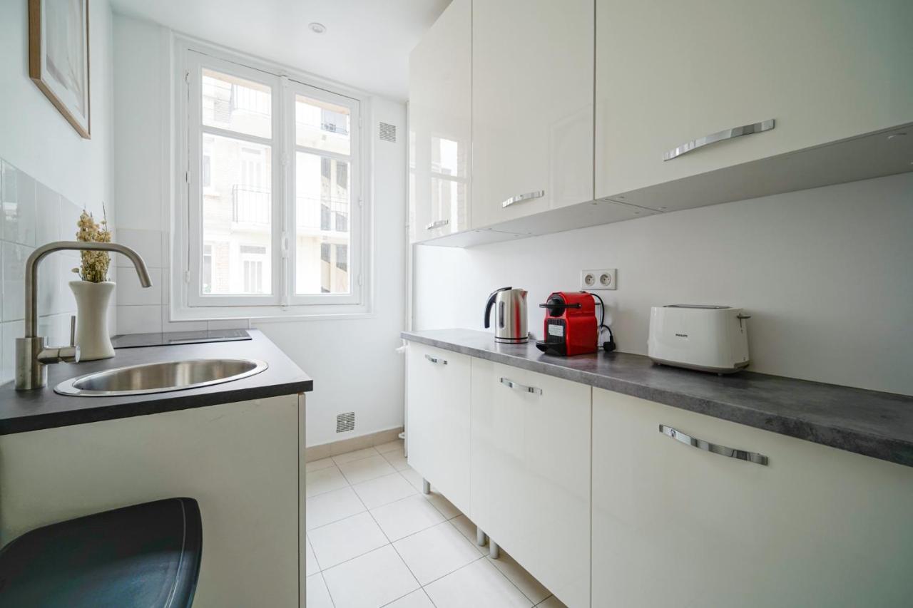 Next To Palais Des Congres - Apartment