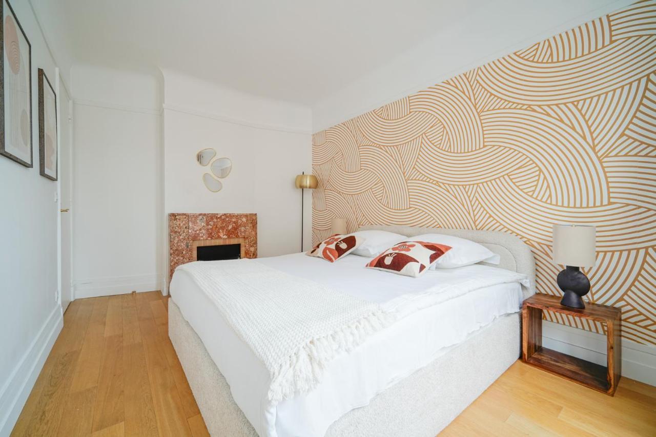 Apartment Next To Palais Des Congres - *