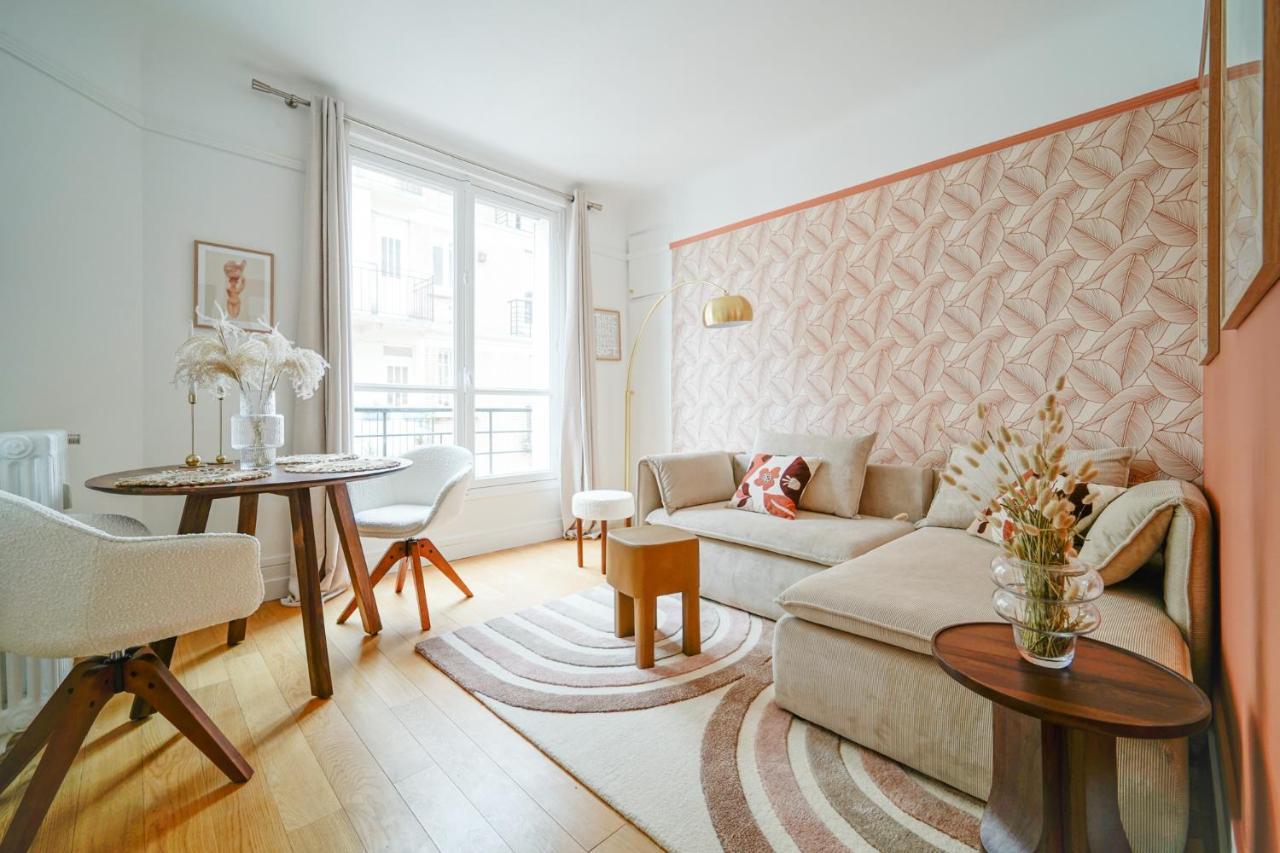 Apartment Next To Palais Des Congres - *