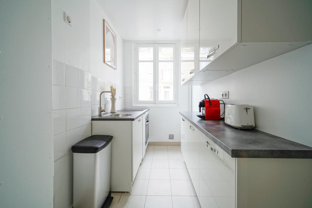 Next To Palais Des Congres - Apartment *